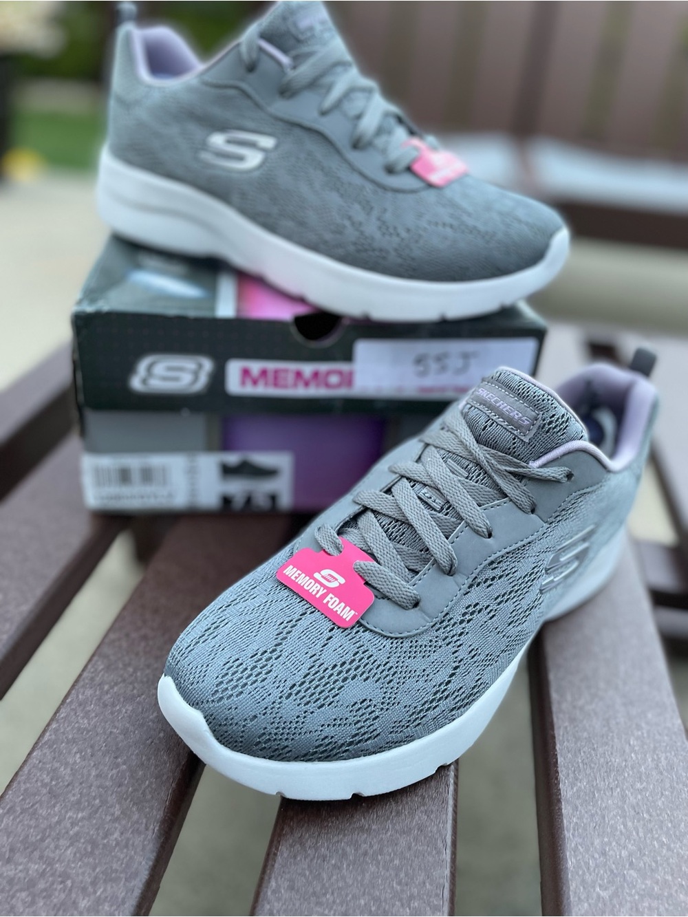 New 7.5 Skechers Women's Gray Lace-Patterned lace up